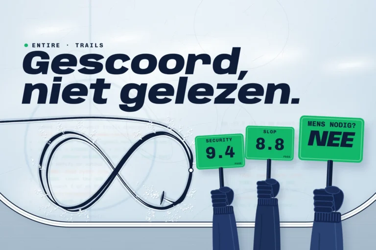 Schaatsspoor in de vorm van een acht op ijs, drie gehandschoende armen heffen scorebordjes: Security 9.4, Slop 8.8 en Mens nodig? Nee.